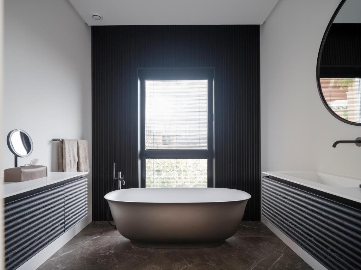 Royale, Moderna Con Piscina Y Vistas Al Mar Villa